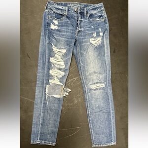 American Eagle Tomgirl Short Jeans Size 2 Distressed Blue Jeans
